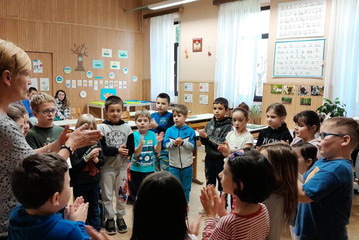 Bepillants az iskolba: Iskolba hvogt